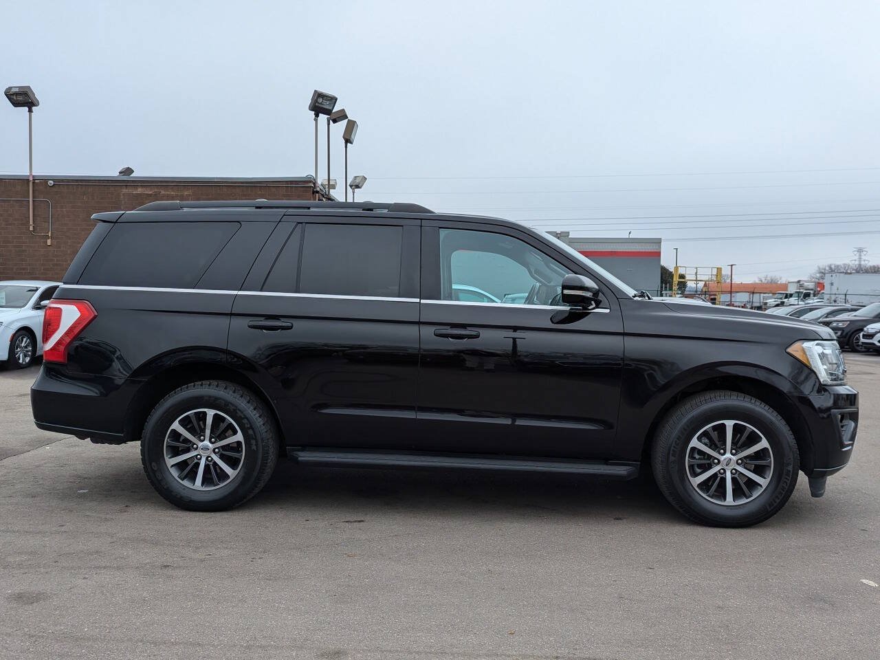 Used 2019 Ford Expedition XLT w/ Equipment Group 201A AWD/4WD image 3
