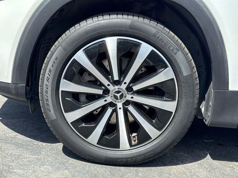 Used 2022 Mercedes-Benz GLB 250 w/ Premium Package Lite image 4