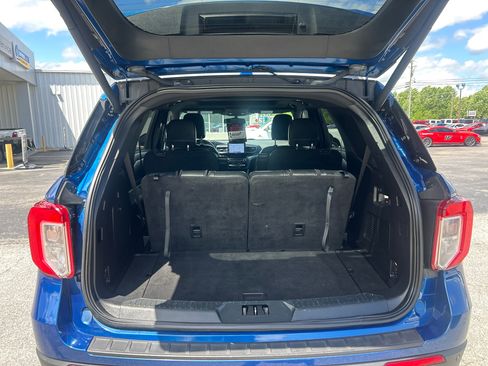 Used 2020 Ford Explorer XLT w/ Equipment Group 202A AWD/4WD image 48