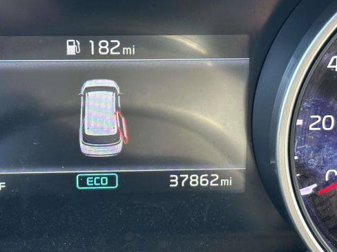 Used 2022 Kia Carnival LX image 31