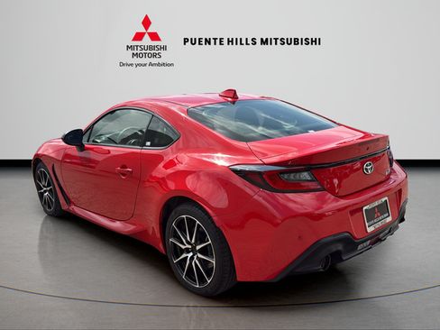 Used 2022 Toyota GR86 RWD image 7