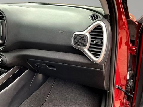 Used 2025 Kia Soul LX w/ LX Technology Package FWD image 26