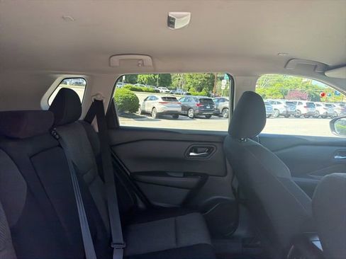 Used 2024 Nissan Rogue SV FWD image 12