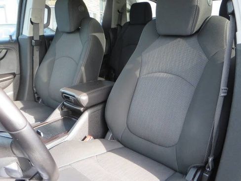Used 2016 Chevrolet Traverse LT w/ Style and Technology Package image 43