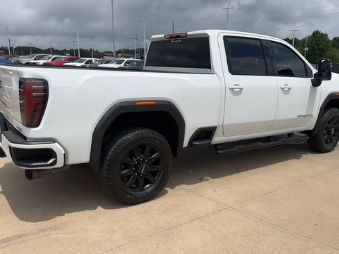 Used 2025 GMC Sierra 2500 AT4 AWD/4WD image 7