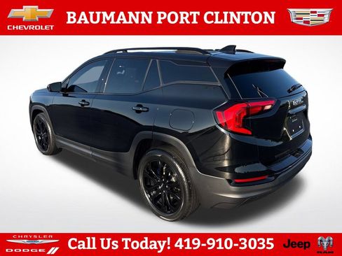 Used 2021 GMC Terrain SLE w/ Driver Convenience Package FWD image 3