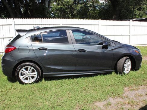 Used 2018 Chevrolet Cruze LT w/ Convenience Package image 6