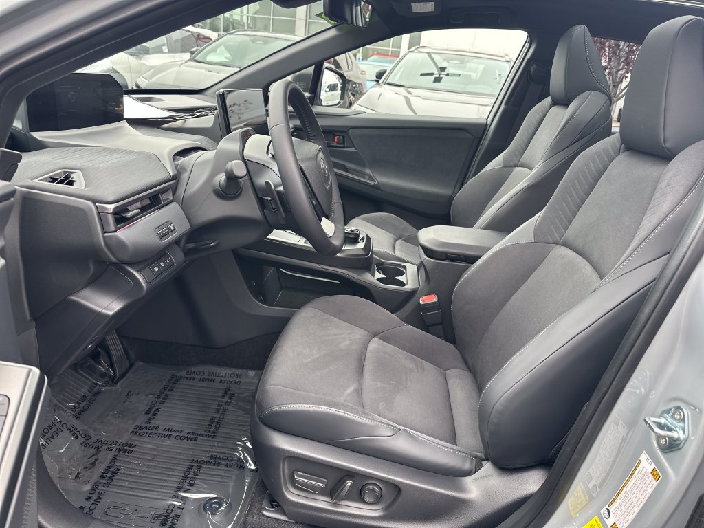 Used 2026 Toyota C-HR AWD/4WD image 12
