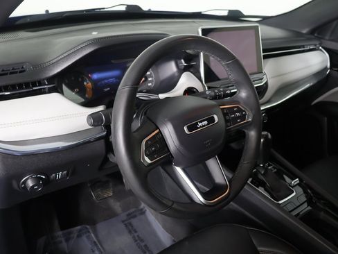 Used 2023 Jeep Compass Limited image 27