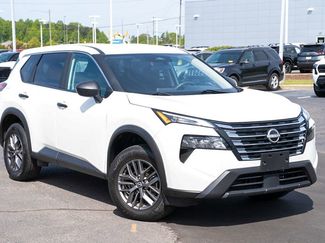 Used 2024 Nissan Rogue S video 1