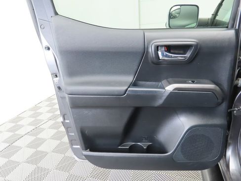 Used 2017 Toyota Tacoma TRD Off-Road w/ Premium & Technology Package image 26