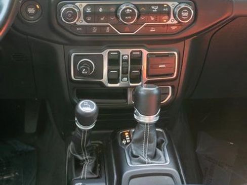 Used 2023 Jeep Gladiator Overland w/ Popular Equipment Package AWD/4WD image 16