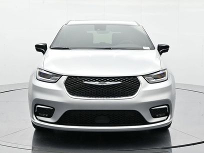 New 2026 Chrysler Pacifica Select