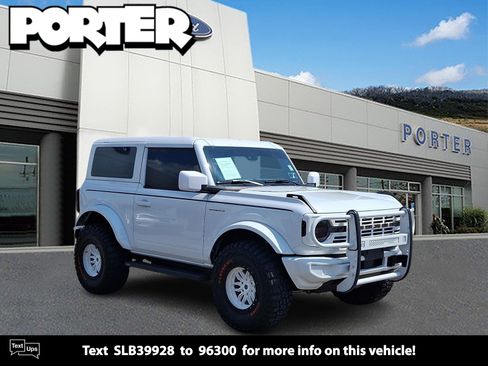 Used 2025 Ford Bronco 2-Door w/ Sasquatch Package AWD/4WD image 1