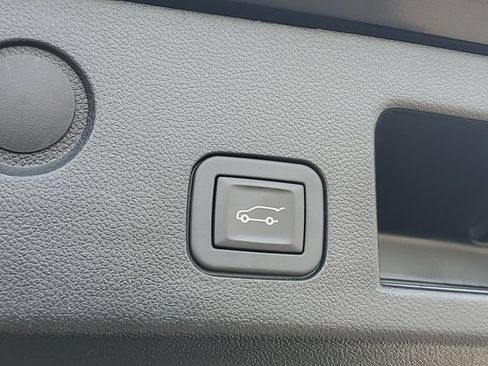 Certified 2025 Chevrolet Equinox ACTIV w/ Safety and Technology Package FWD image 8