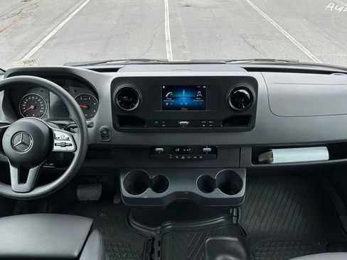 Used 2020 Mercedes-Benz Sprinter 2500 image 4