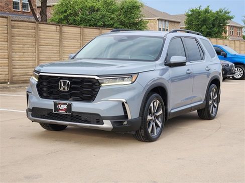 Used 2023 Honda Pilot Touring image 11