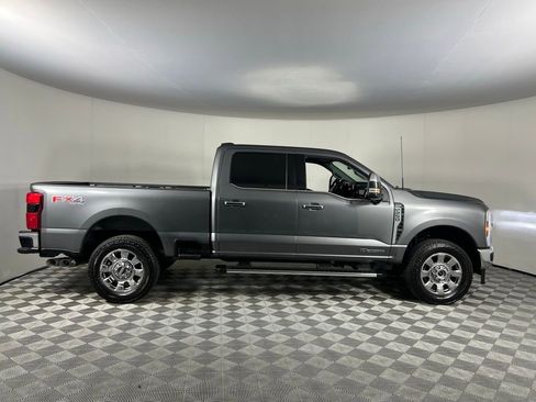Used 2025 Ford F250 Lariat w/ Chrome Package image 3