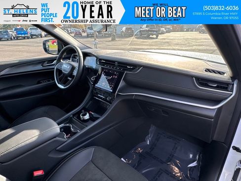 New 2025 Jeep Grand Cherokee Altitude image 32