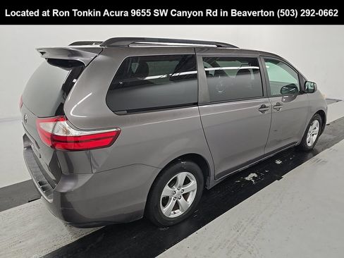Used 2017 Toyota Sienna LE FWD image 4