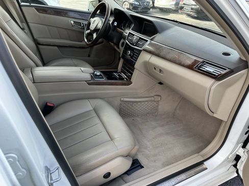 Used 2011 Mercedes-Benz E 350 4MATIC Sedan image 5