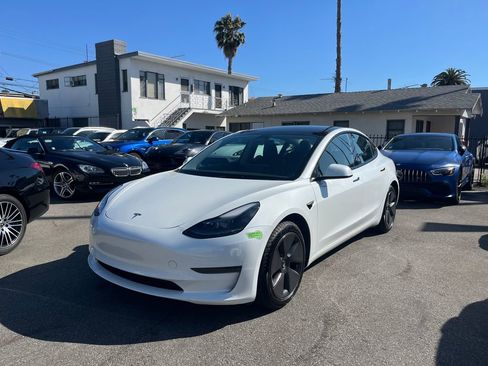 Used 2023 Tesla Model 3 Standard Range RWD image 1