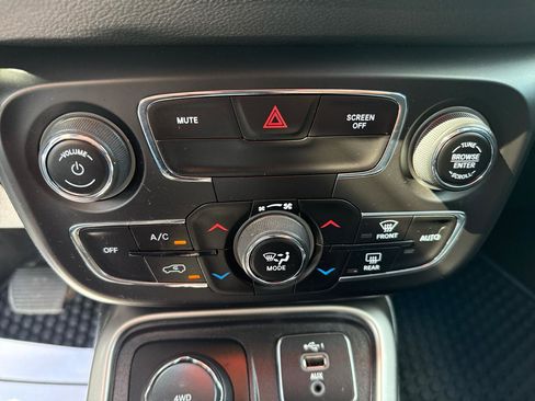 Used 2019 Jeep Compass Latitude w/ Popular Equipment Group AWD/4WD image 18