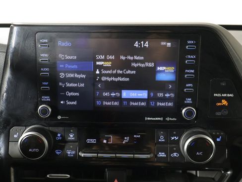 Used 2022 Toyota Highlander XLE image 46