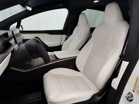 Used 2022 Tesla Model X image 11