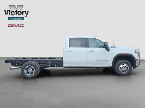 New 2026 GMC Sierra 3500 SLE w/ SLE Convenience Package AWD/4WD image 18
