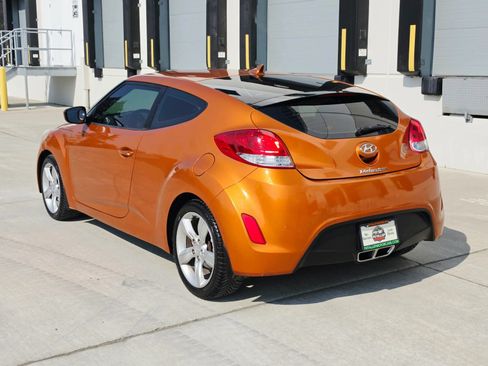 Used 2012 Hyundai Veloster FWD image 3