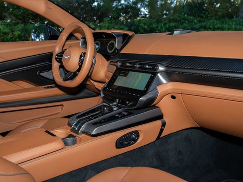 Used 2025 Aston Martin Vanquish RWD image 15