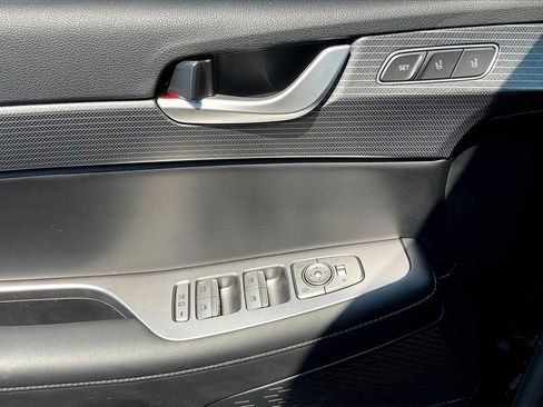Certified 2025 Hyundai Palisade Limited FWD image 39