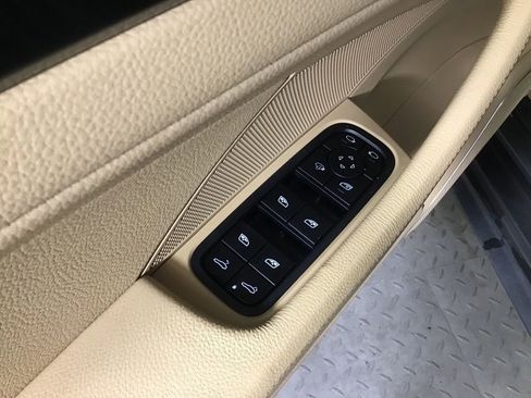 Certified 2022 Porsche Panamera 4 AWD/4WD image 32