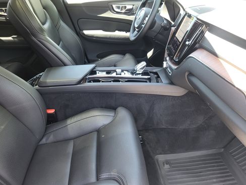 Certified 2023 Volvo XC60 B5 Ultimate w/ Climate Package AWD/4WD image 11