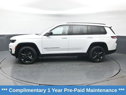 Used 2023 Jeep Grand Cherokee L Laredo image 2