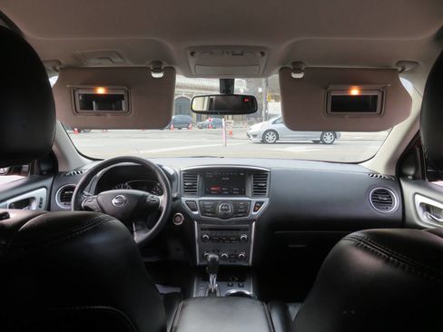 Used 2017 Nissan Pathfinder SL image 13