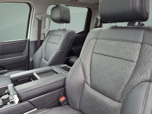 Used 2023 Toyota Tundra Limited AWD/4WD image 13