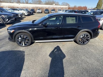 New 2026 Volvo V60 B5 Cross Country Ultra w/ Protection Package Premier