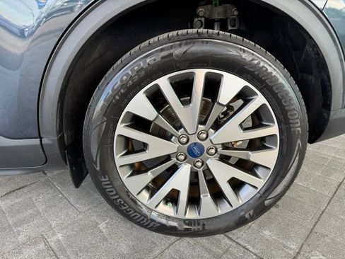 Used 2022 Ford Escape Titanium FWD image 4