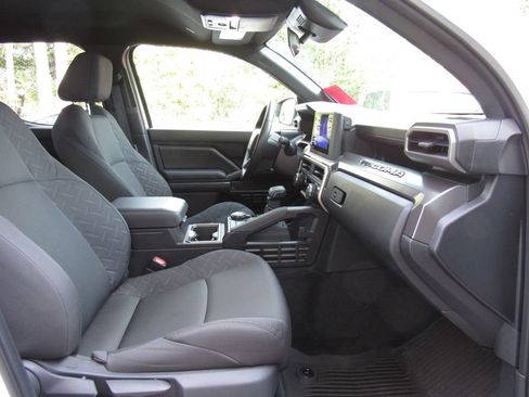 Certified 2025 Toyota Tacoma SR5 AWD/4WD image 22