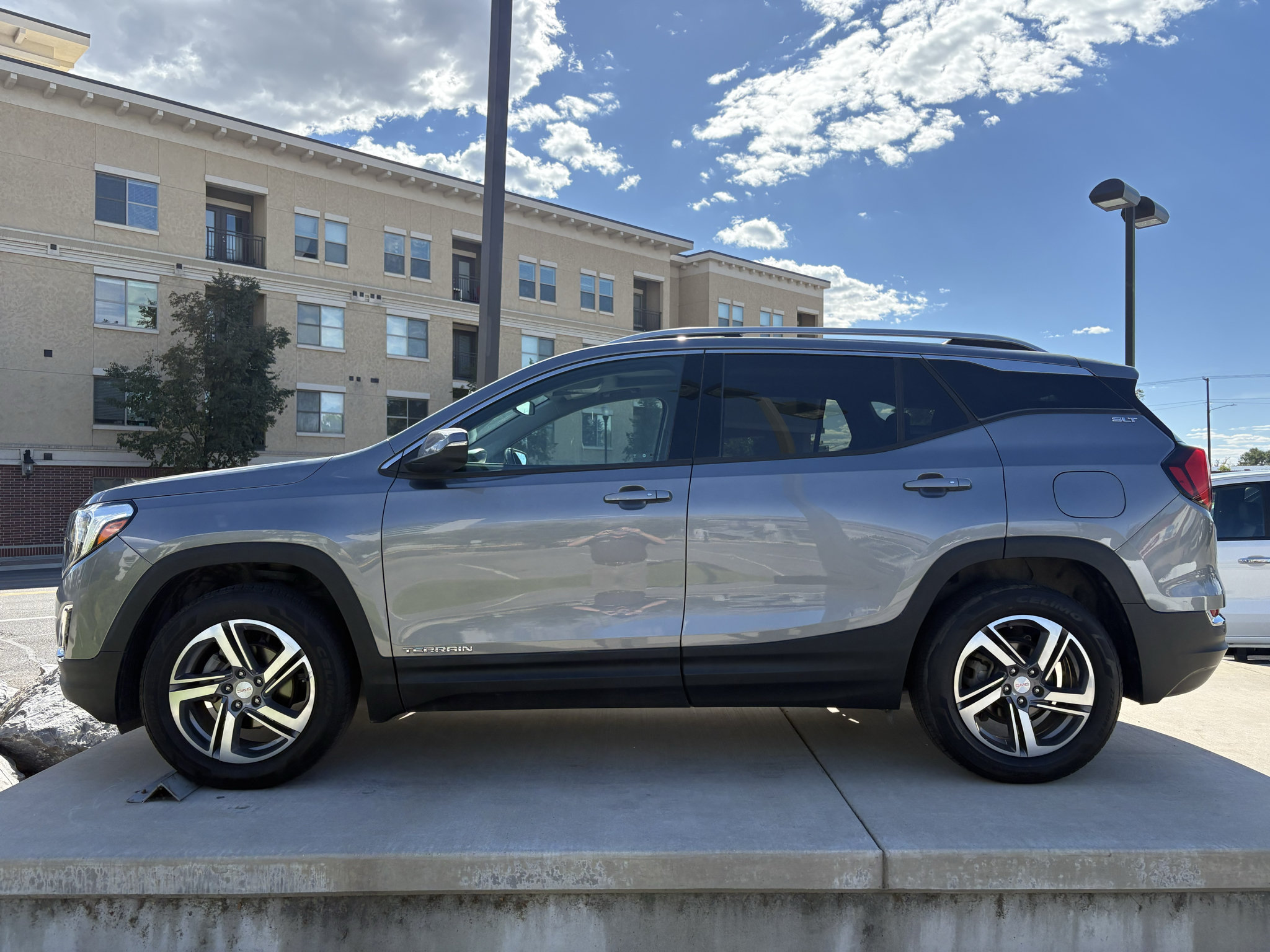 Used 2019 GMC Terrain SLT w/ Infotainment Package II AWD/4WD image 14