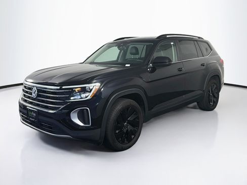 Used 2025 Volkswagen Atlas SE FWD image 3