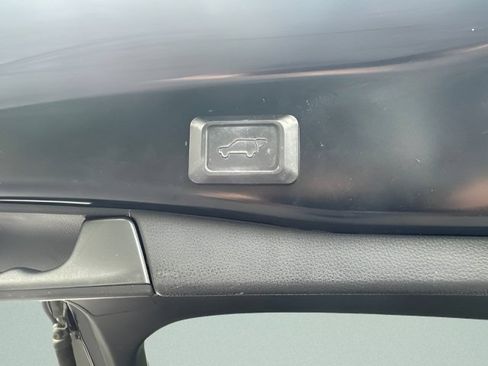 Used 2019 Toyota RAV4 Limited AWD/4WD image 13