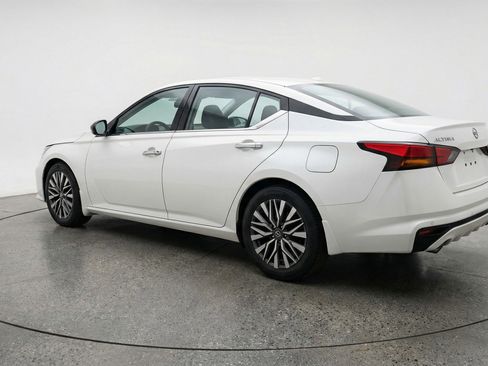 Used 2025 Nissan Altima 2.5 SV image 6