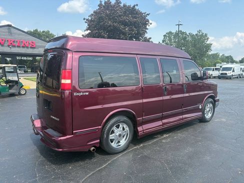 Used 2003 Chevrolet Express 1500 w/ Preferred Equipment Group 4 RWD image 6