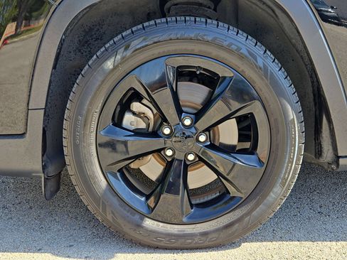 Used 2020 Jeep Cherokee Latitude Plus FWD image 30