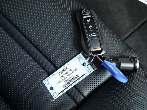 New 2026 Porsche Cayenne Turbo image 38