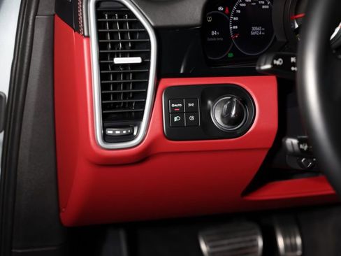 Used 2022 Porsche Cayenne Turbo image 46