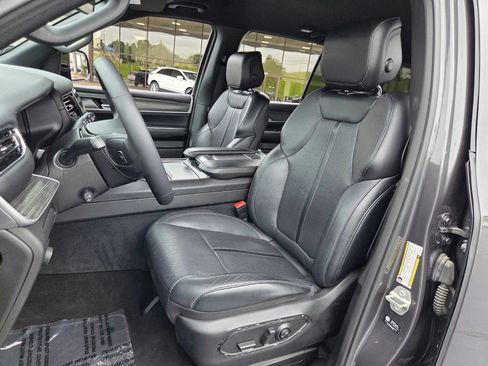 Used 2024 Jeep Wagoneer Series II w/ Flexible Seating Group AWD/4WD image 7